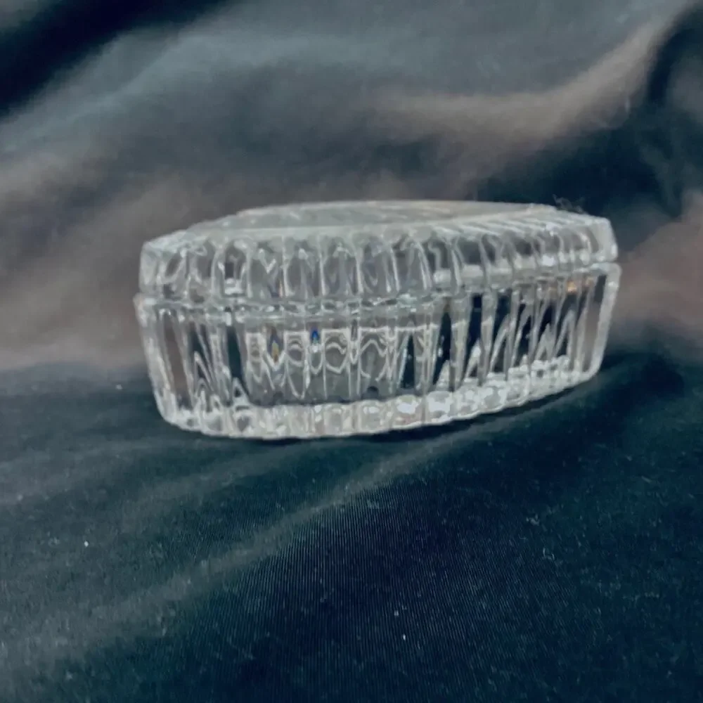 Heart Shaped Lead Crystal Storage Box - Picture 3 of 4